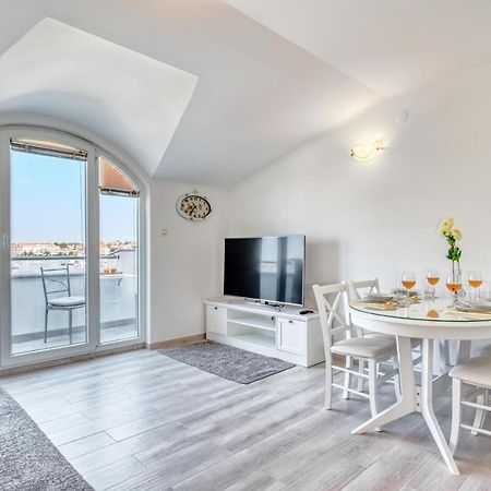 Апартаменти Penthouse Zola With Private Parking Медулин Екстер'єр фото